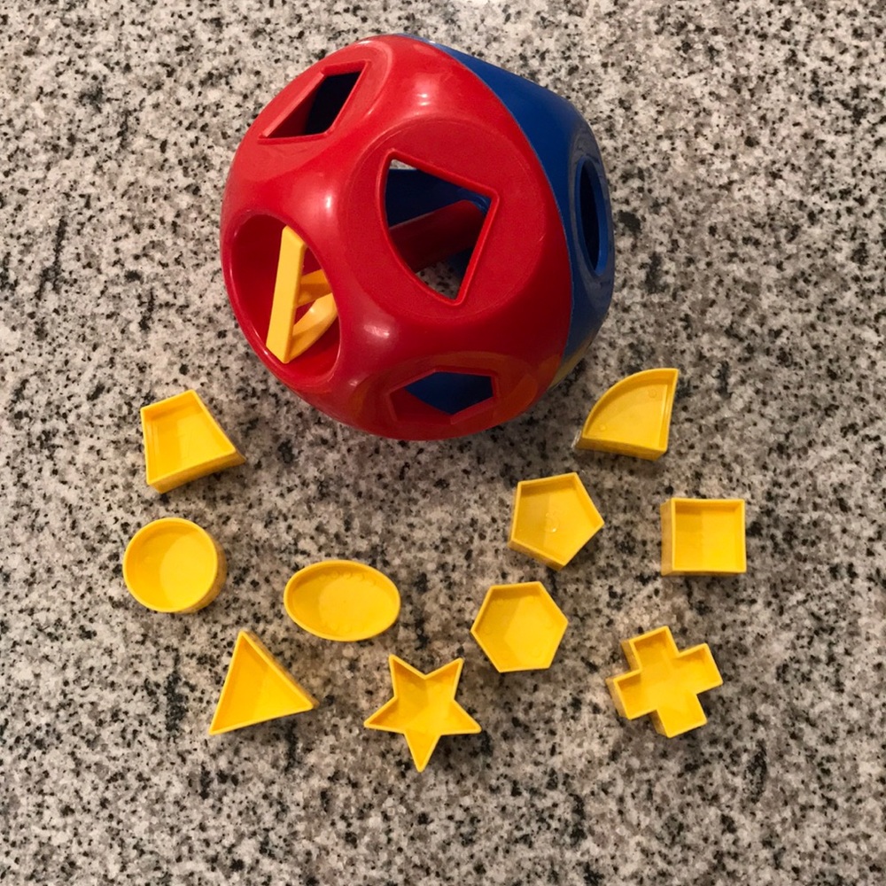 Tupperware Shape-O Shape Sorting Ball Toy